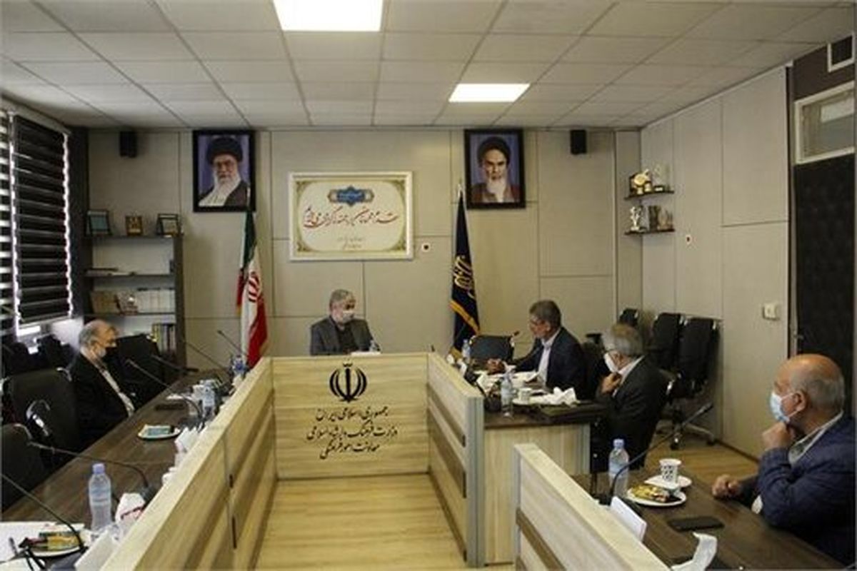 نباید در نمایشگاههای کتاب خارجی توریست باشیم