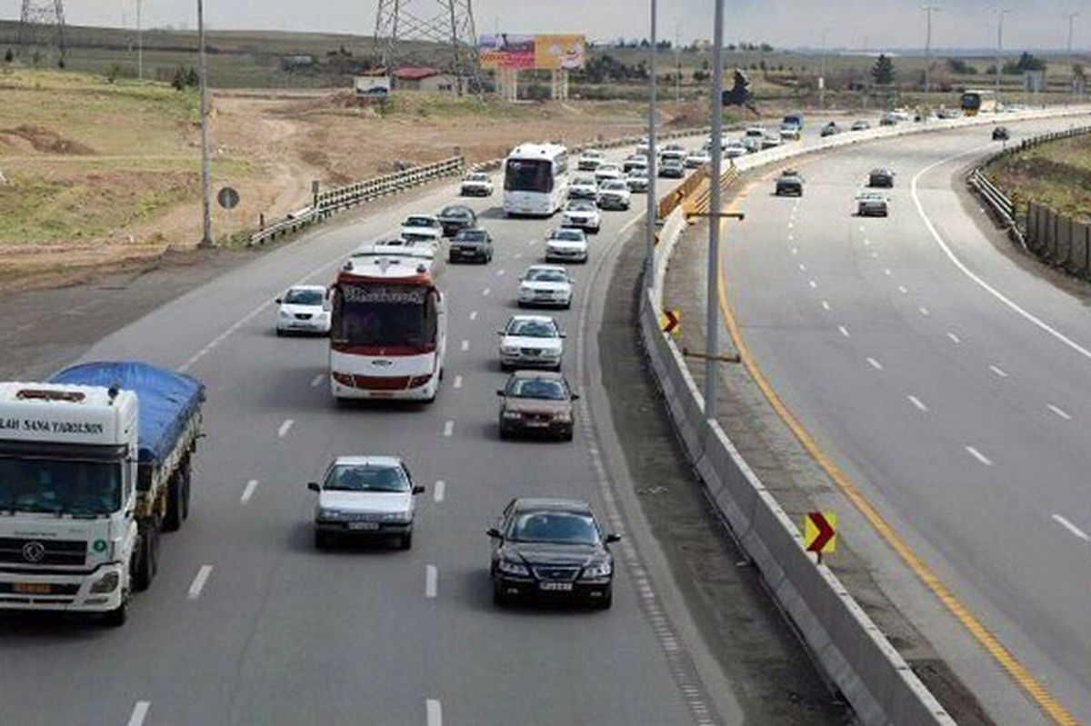ترافیک در خروجی های مشهد پُر حجم است