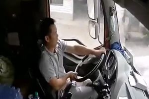 جان سالم به در بردن راننده کامیون از حادثه تصادف/ ویدئو