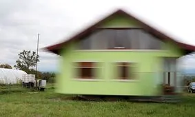 ساخت خانه‌ ای چرخان برای همسر/ ویدئو