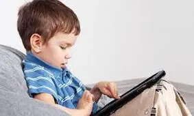 هشدار درباره ضعیف شدن چشم کودکان به خاطر موبایل