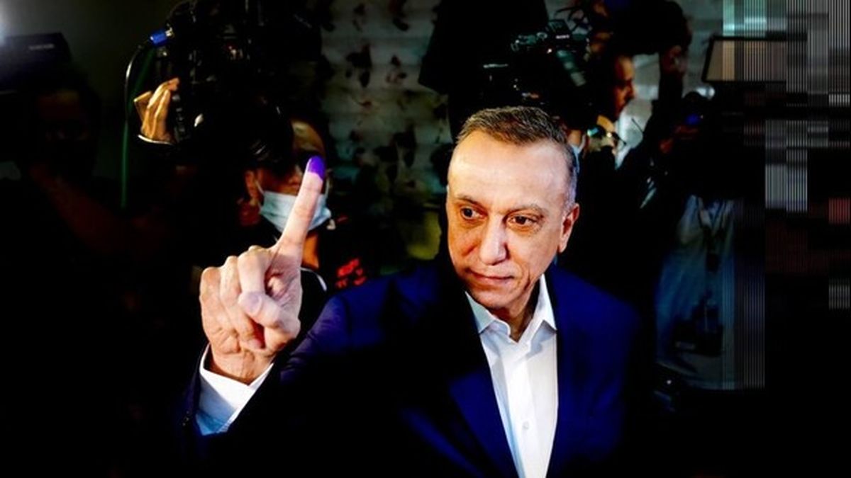 تفتیش فرمانده کل قوای عراق قبل از رأی دادن/ عکس