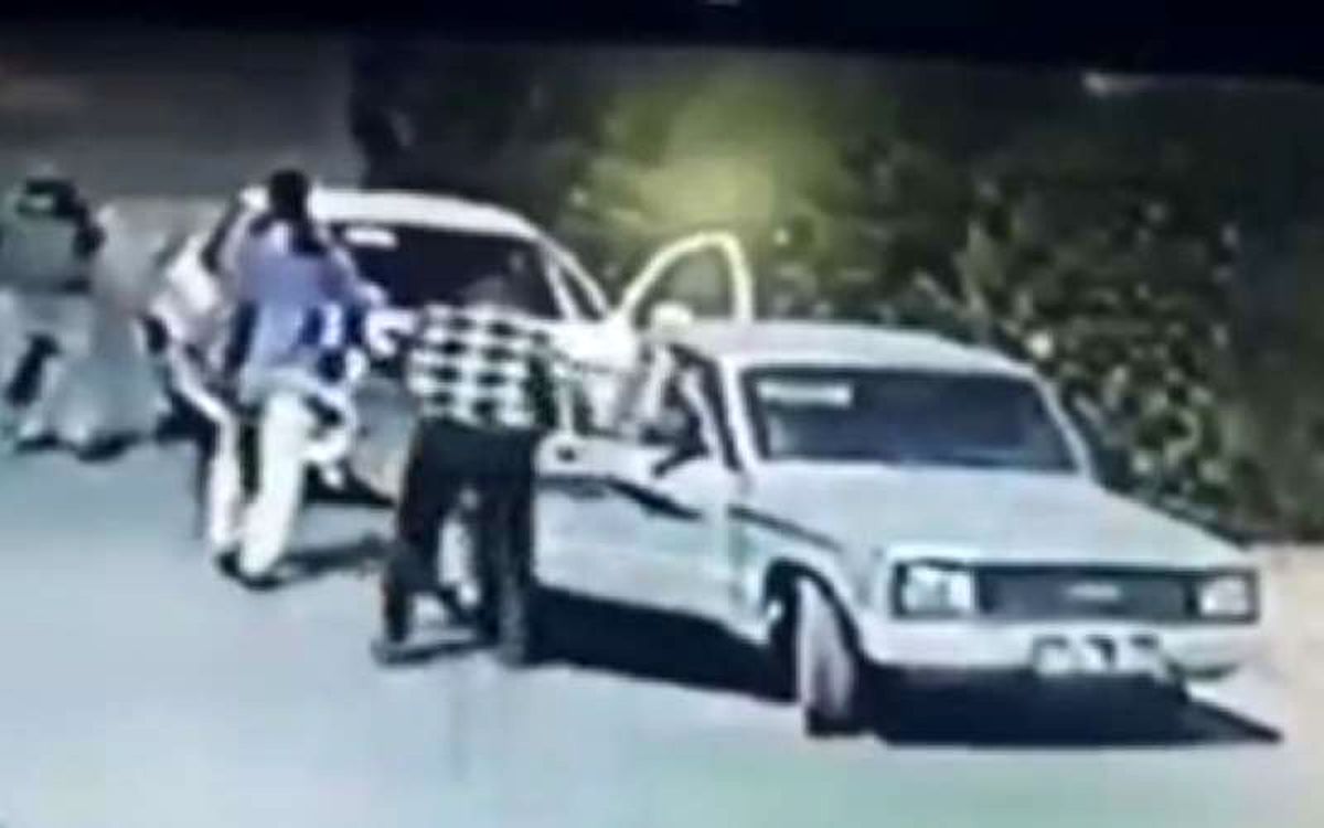 سرقت خودروی ۲۰۶ با اسلحه جنگی در اهواز