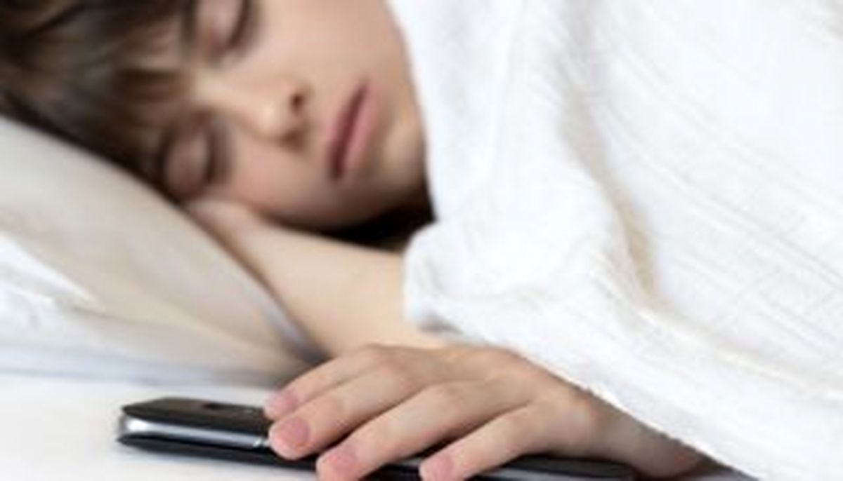 هنگام خواب، گوشی هوشمند در چه فاصله‌ای باشد؟