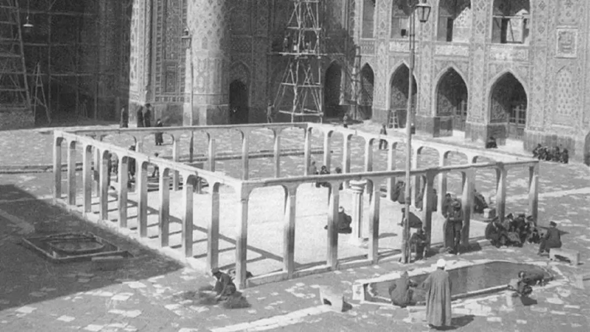 درباره مسجد پیرزن چه می‌دانید؟ / مسجد بی‌سقف درون یک مسجد بزرگ‌تر