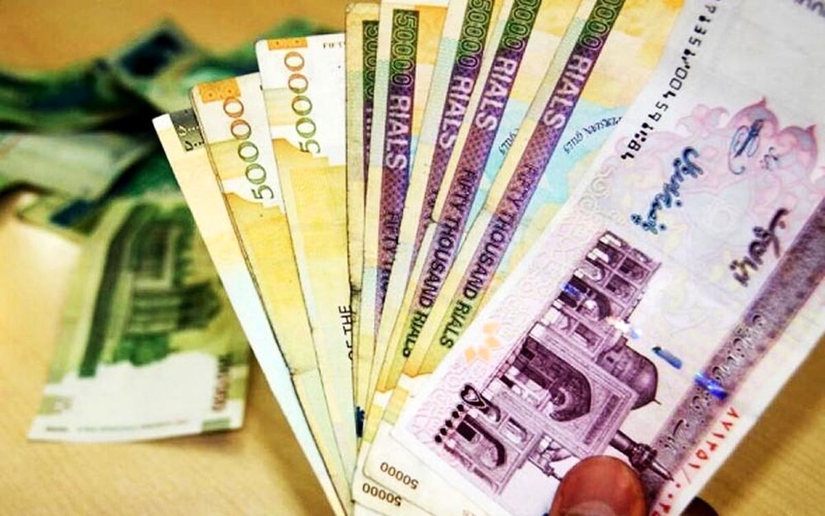 میزان افزایش حقوق سال ۱۴۰۱ کارکنان دولت اعلام شد/ کارمندان چقدر عیدی میگیرند؟