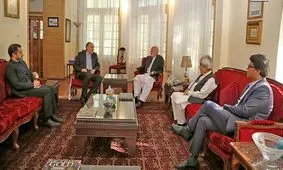 ادامه کمک‌های بشردوستانه به افغانستان؛ محور دیدار سفیر ایران در کابل و حامد کرزی