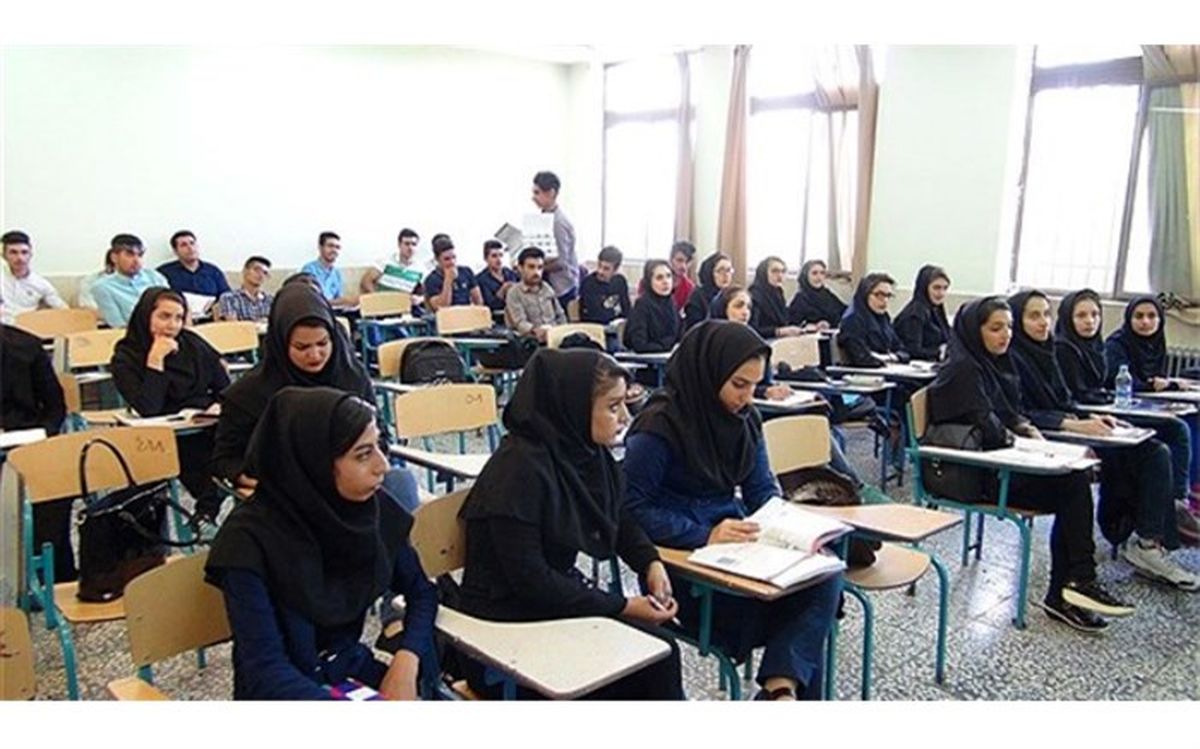 تعداد دانشگاه‌های ایران از کشورهای آمریکا و چین بیشتر است! / کیفیت پایین دانشگاه‌ها، عامل معضلات امروز ایران