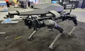 سگ رباتیک، مجهز به سلاحی کشنده می‌شود!