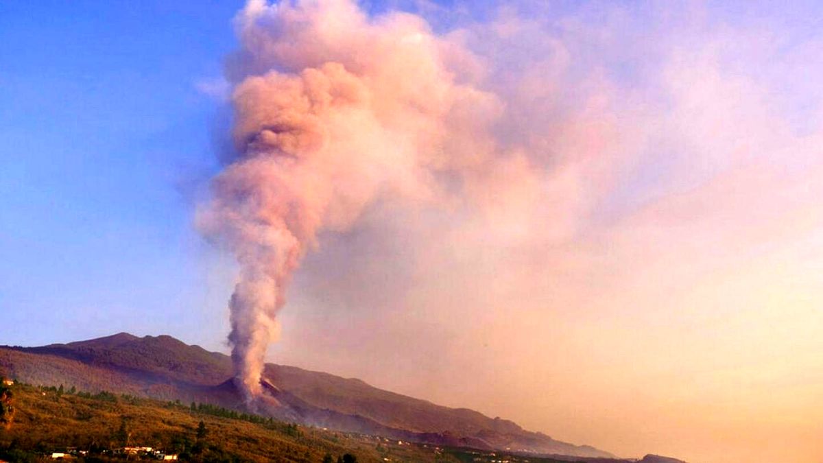 پهپاد ۵۰ کیلویی برای نجات چند سگ از میان گدازههای آتشفشانی به پرواز در میآید