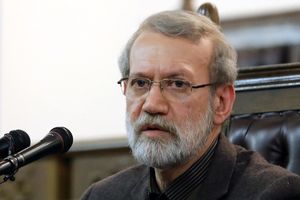 علی لاریجانی: مراقب باشید در بیان و عمل خود به کسی ظلم نکنید