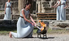 روشن شدن مشعل المپیک ۲۰۲۲ بدون تماشاگران