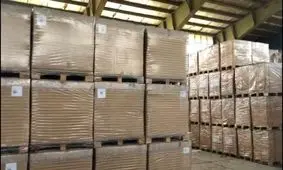 باز پس‌گیری ۲ هزار تن کاغذ احتکار شده با ارز دولتی/ پس از ۲ سال کاغذها به وزارت فرهنگ رسید/ قیمت کاغذ ارزان می‌شود؟