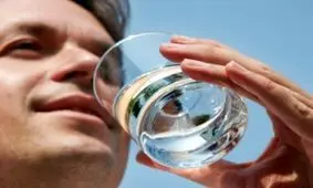 نوشیدن آب از سکته جلوگیری می کند!