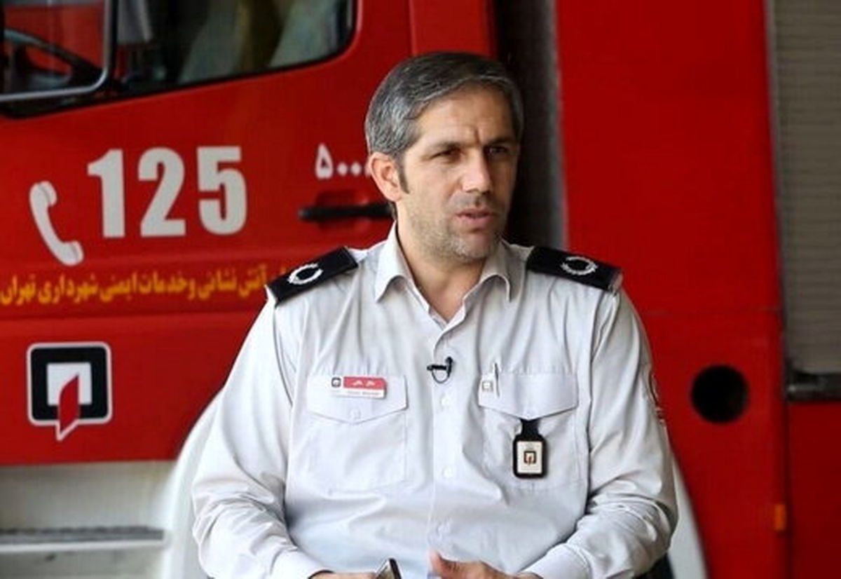 آتش سوزی پاساژی در خیابان جمهوری؛ یک آتش نشان راهی بیمارستان شد