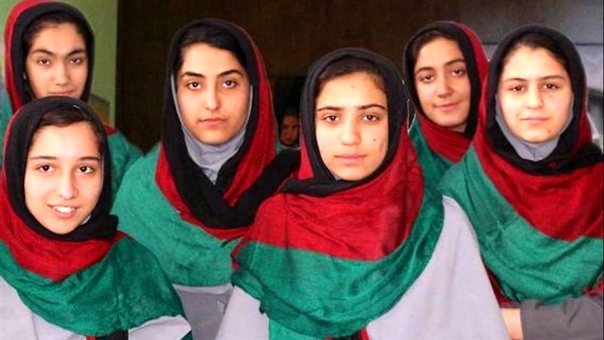 دختران افغانستانی با آموزش از راه دور به جنگ چالش‌ آفرینی طالبان می‌ روند