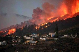 فوران وحشتناک آتشفشان در اسپانیا/ ویدئو