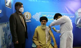 نماینده ولی فقیه در وزارت دفاع واکسن «فخرا» دریافت کرد