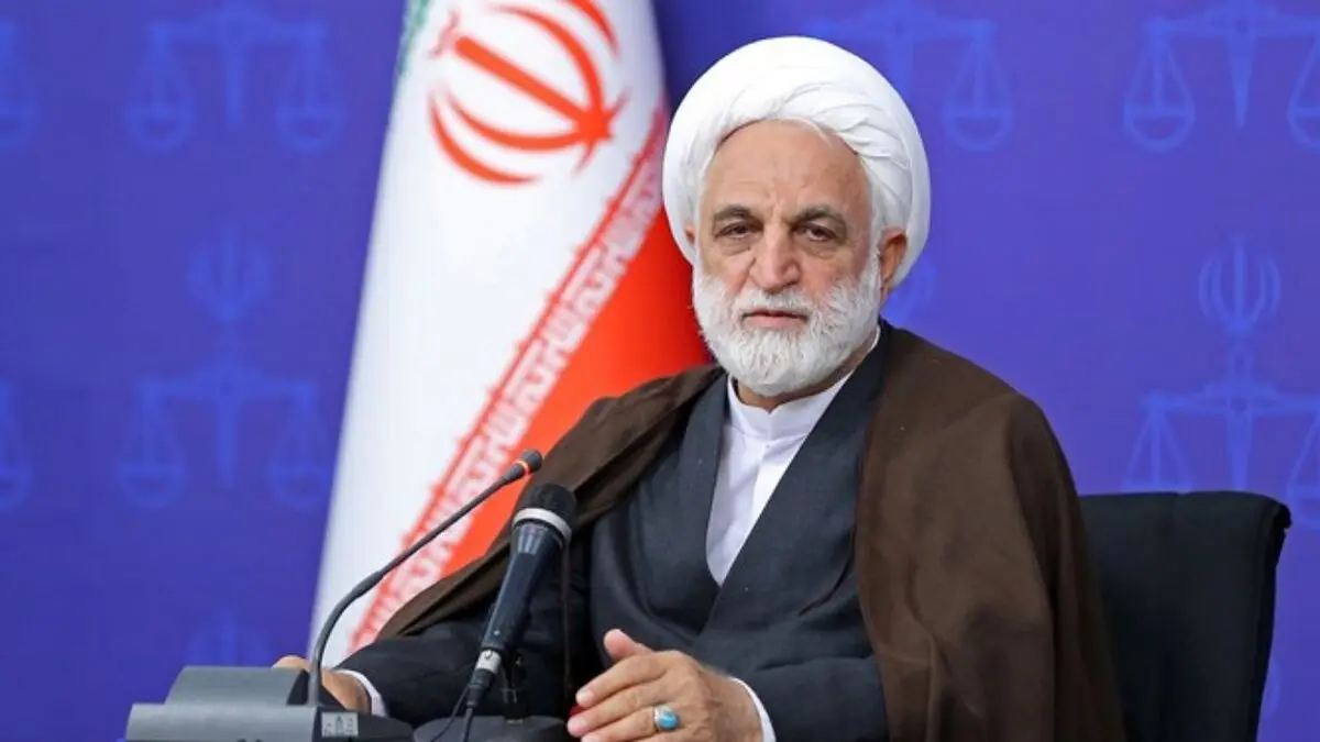 عبارت «من آیت‌الله نیستم» محسنی‌اژه‌ای راه را بر چاپلوسان می بندد/ مهم‌تر از سد راه چاپلوسان بودن، دوری از پدیده «چاپلوس‌پروری» است