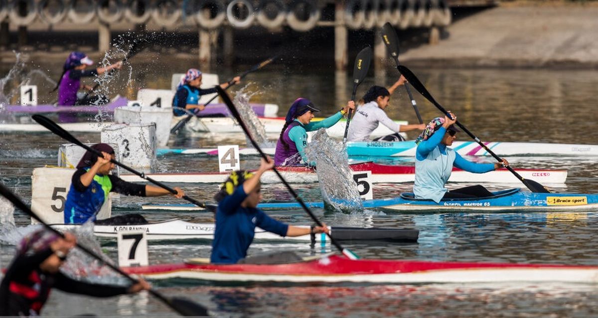 مسابقات قهرمانی قایقرانی آب‌های آرام کشور در بخش زنان/ عکس