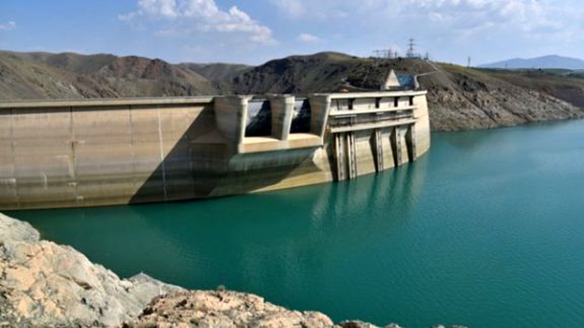 ذخیره سد زاینده رود اصفهان در وضعیت بحرانی است