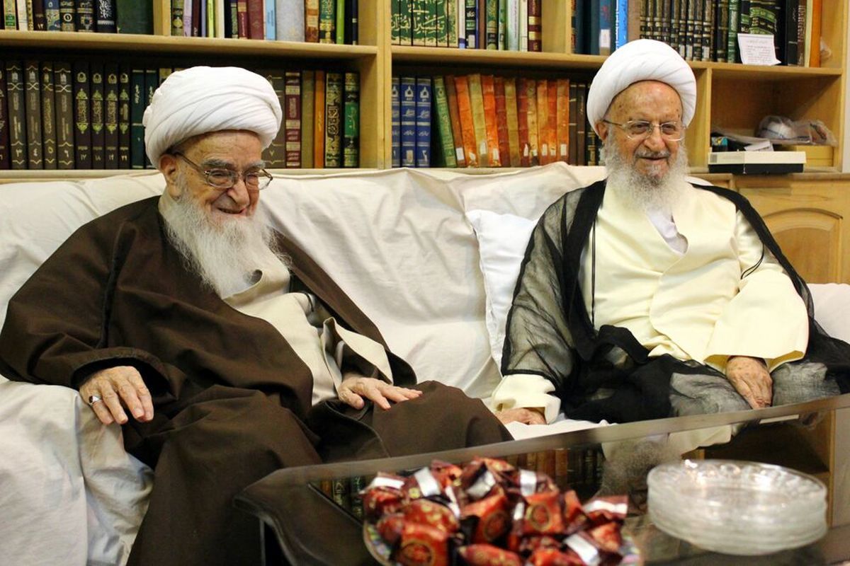 تعرض به مقام مرجعیت خسارت های جبران ناپذیری در پی خواهد داشت