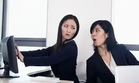 عادات اشتباه کارمندان در محیط کار