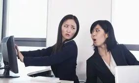 عادات اشتباه کارمندان در محیط کار