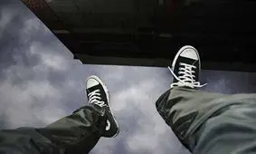 سقوط دختر ۱۴ ساله از طبقه ششم 