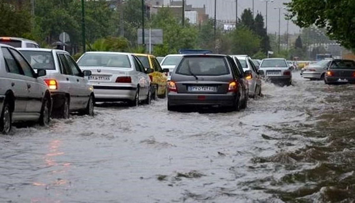 آب گرفتگی در معابر شهری و برون شهری در شرق استان تهران/ ویدئو