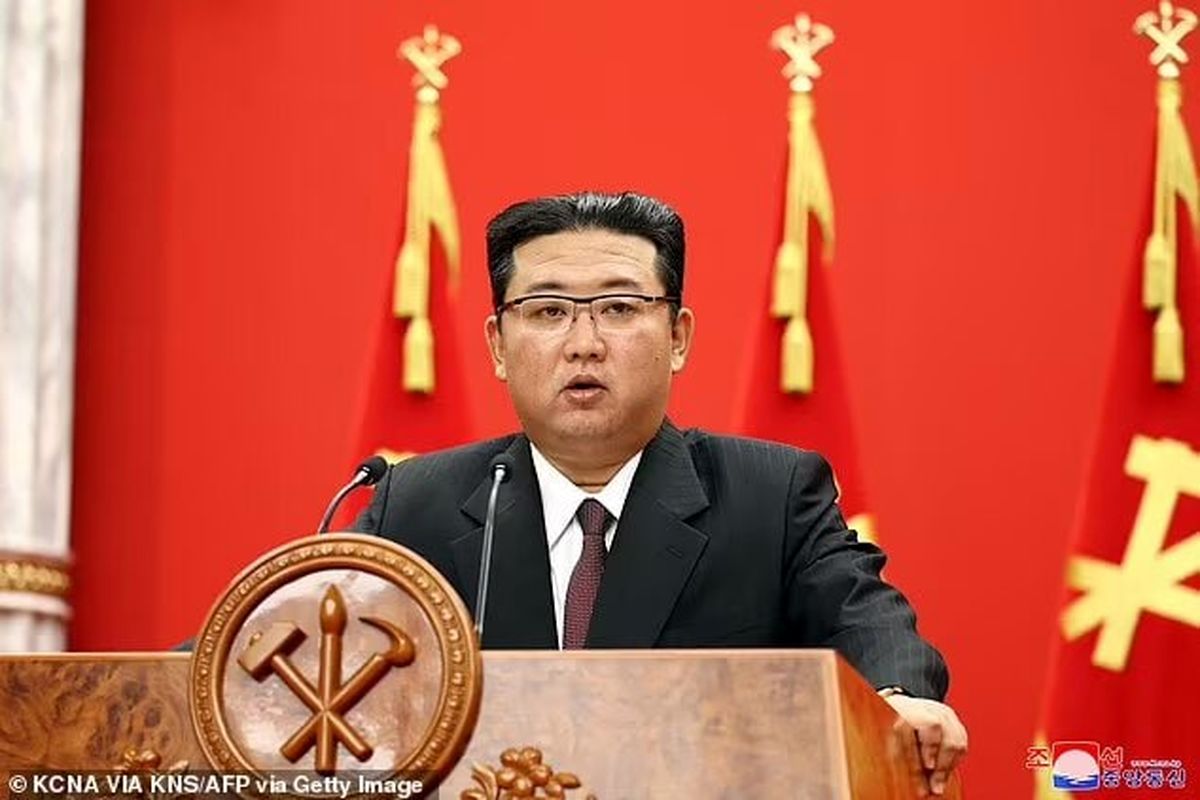 رهبر کره شمالی عکس پدر و پدربزرگش را حذف کرد/ دستور ترویج ایدئولوژی "کیم جونگ اونیسم" داده شد