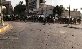 تظاهرات مردم عراق در اعتراض به نتیجه انتخابات به خشونت کشیده شد/ ویدئو