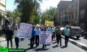 تجمع بازنشستگان صنعت فولاد در پاستور به دلیل تاخیر در پرداخت حقوق