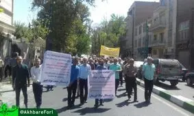 تجمع بازنشستگان صنعت فولاد در پاستور به دلیل تاخیر در پرداخت حقوق