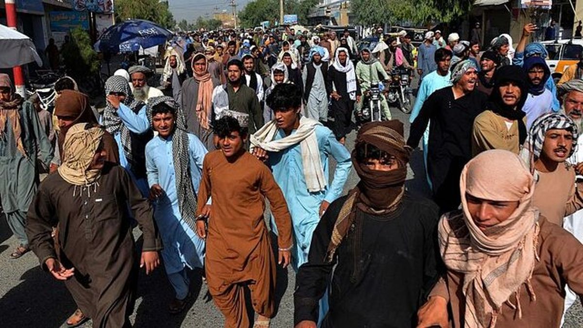 "ترک اجباری منازل"، هزاران نفر را در قندهار علیه طالبان به خیابان آورد