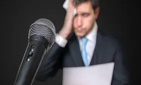 ۱۰ راهکار برای کاهش ترس از صحبت کردن در جمع