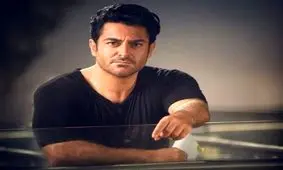 به گریه این دختران برای محمدرضا گلزار نخندیم