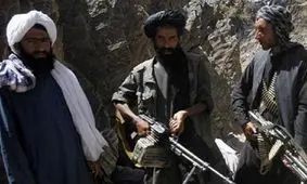 کتک زدن یک دختر باحجاب به خاطر پوشیدن شلوار قرمز توسط طالبان/ ویدئو