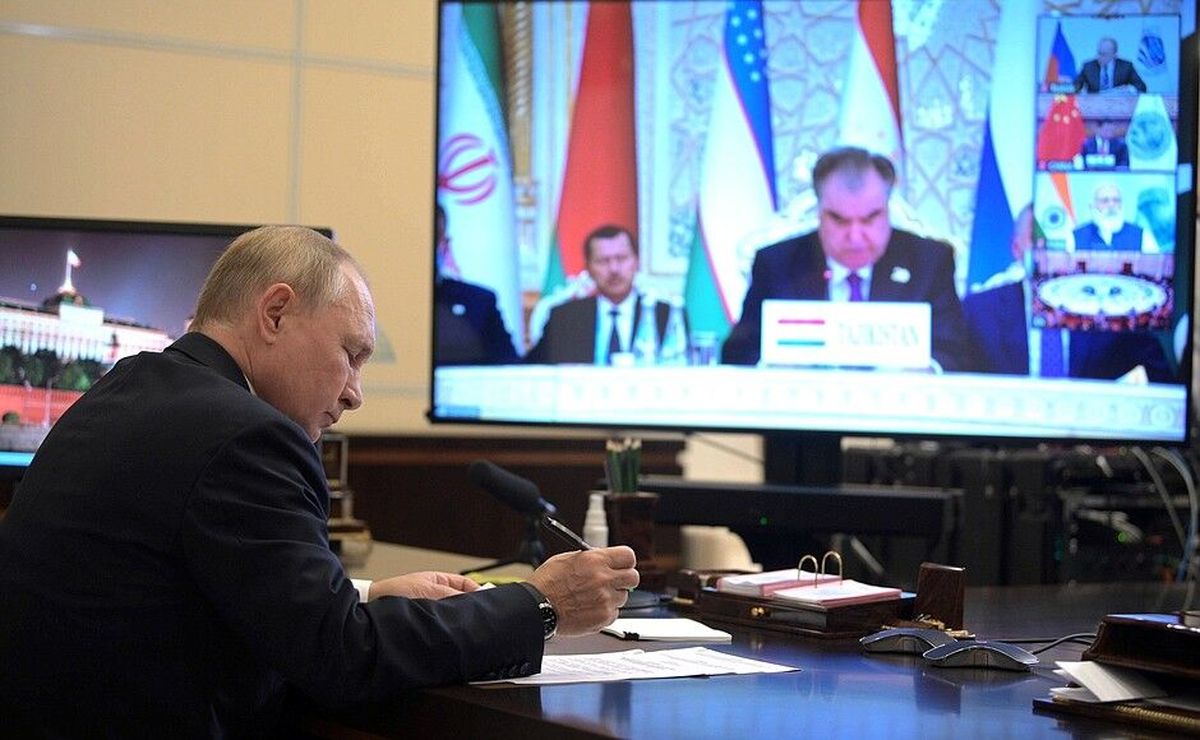پوتین: طالبان نماینده افغانستان نیست اما باید با آنها کار کرد