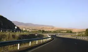 فوران نفت از بزرگراهی در بندرلنگه صحت ندارد