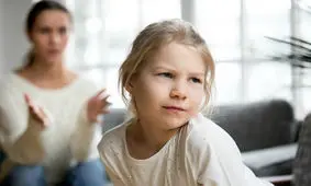 بی احترامی کودکان به والدین چه علت و راه حلی دارد