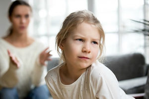 بی احترامی کودکان به والدین چه علت و راه حلی دارد