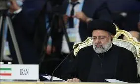 عکسی از نماز خواندن ابراهیم رئیسی در کنار نماینده اهل تسنن مجلس در هواپیما