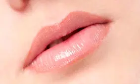 روش‌های طبی و طبیعی برای داشتن لب‌ های صورتی و زیبا