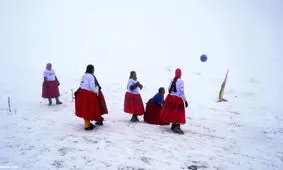 بازی فوتبال زنان در ارتفاع ۵۸۹۰ متری/ ویدئو