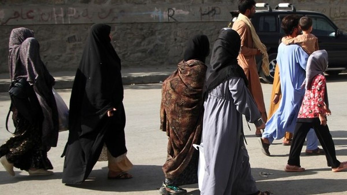 طالبان کارکنان زن را از کار کردن منع کرد/ زنان فقط در دستشویی ها می توانند کار کنند!