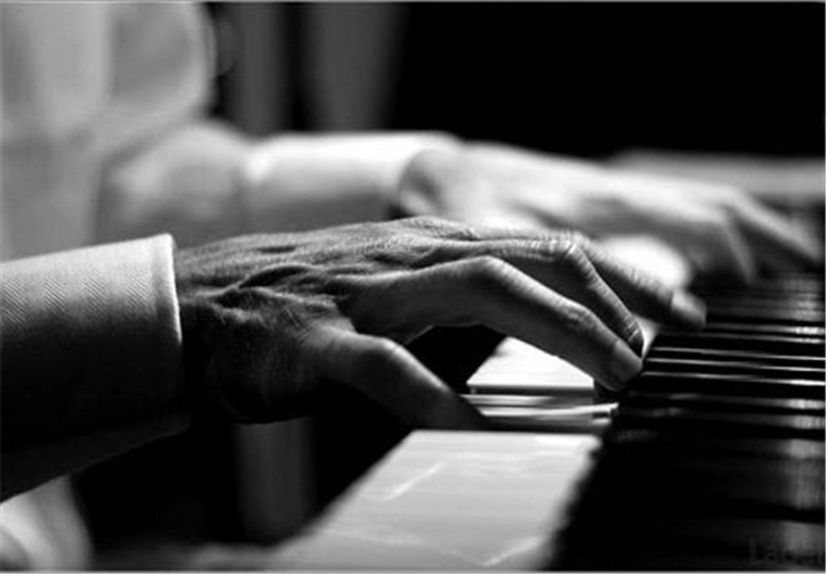 زن پیانیست ۱۰۷ ساله همچنان مشغول نوازندگی است