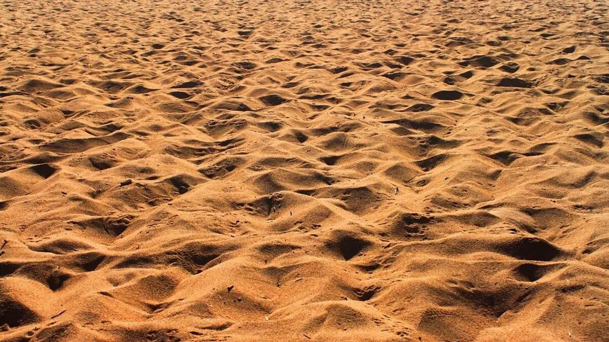 جوشیدن عجیب خاک در روستای هلیله/ ویدئو