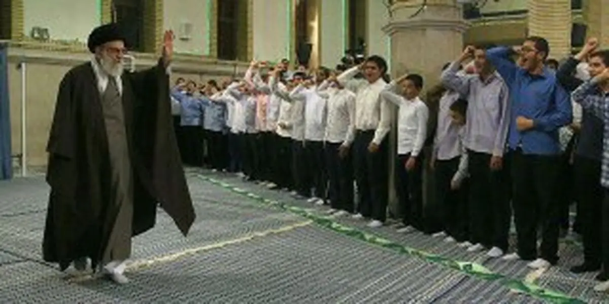 رهبر انقلاب در مراسم جشن تکلیف دانش آموزان: فردای این کشور و تاریخ آن متعلق به شماست، آماده شوید