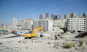 آشتی آخوندی با مسکن مهر پس از 1400 روز / پناه بردن آقای وزیر بعد از 4 سال به مسکنی که در بیابان ها بود!